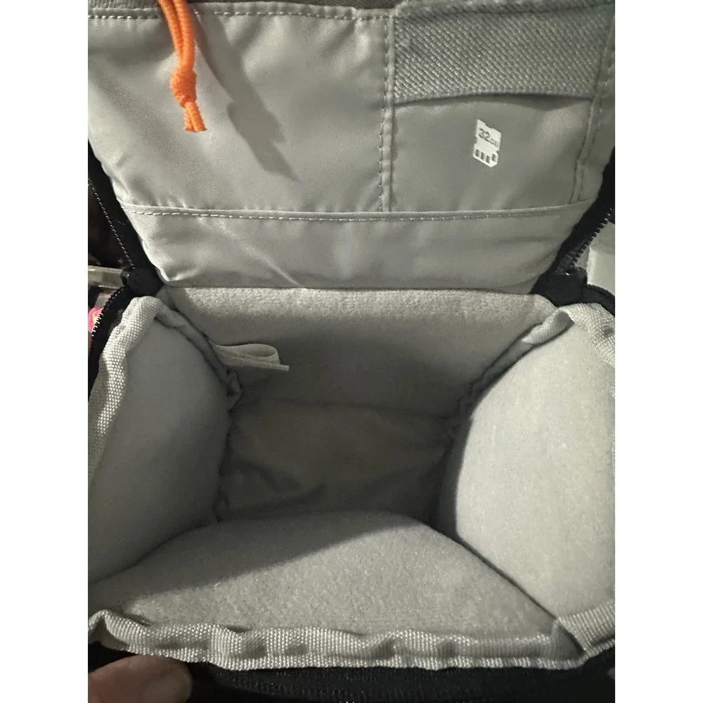 Lowepro Adventura-SH 140 ll Camera Case 2side pouches and shoulder strap, NWT